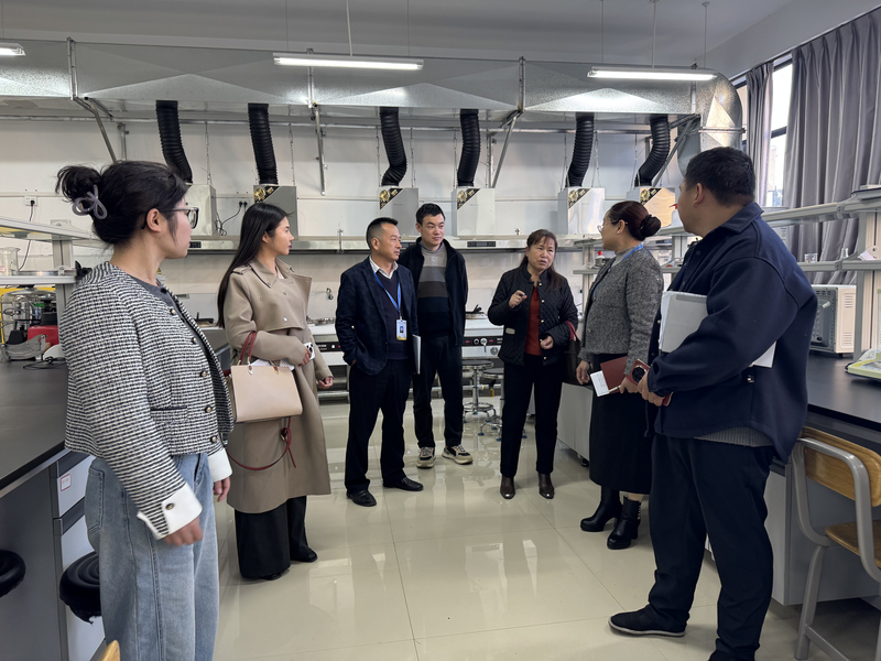 2.中草药炮制与加工实训室.jpg